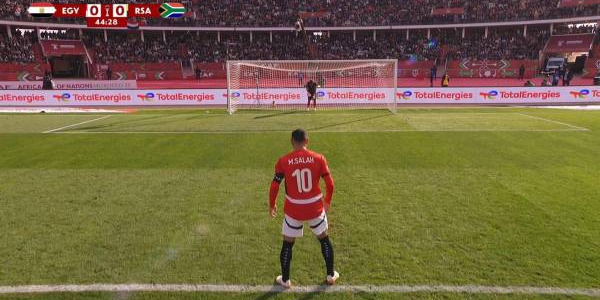 صلاح يحسمها من علامة الجزاء… ومصر تقترب من الانتصار أمام جنوب أفريقيا