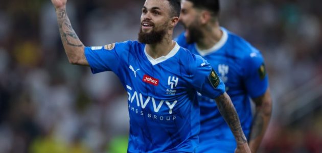 نجم الهلال السابق يقترب من العودة إلى الدوري السعودي